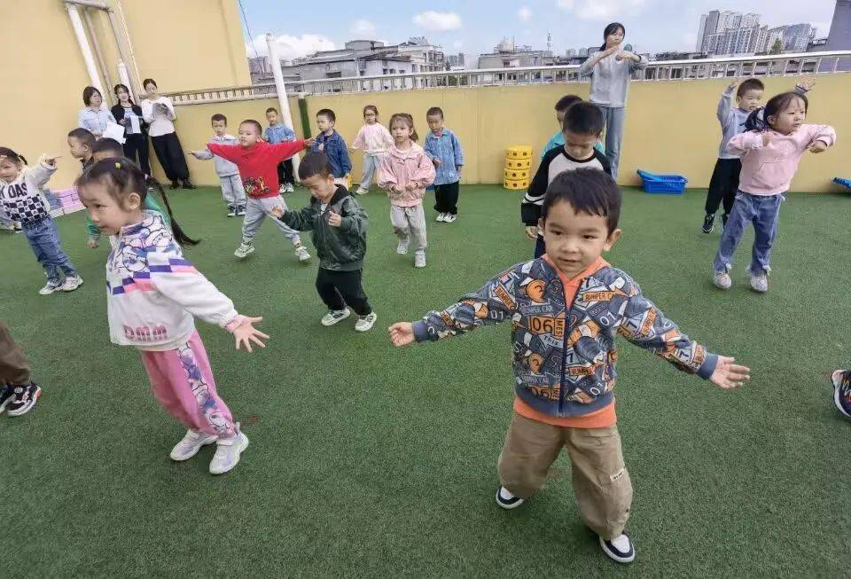 幼儿园最新早操小花朵，绽放活力与成长的美好旋律